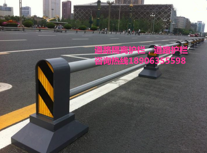 道路護(hù)欄，道路隔離柱，隔離墩